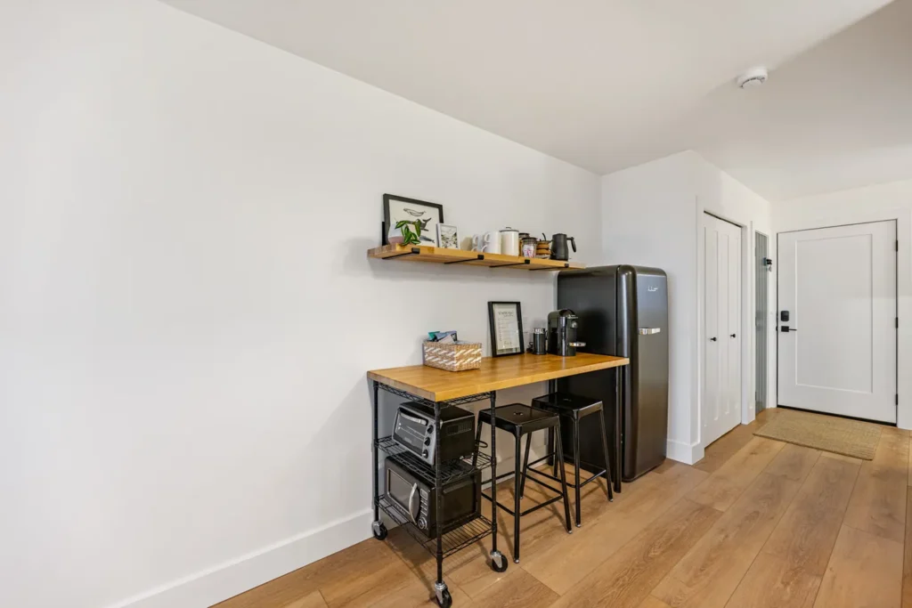 Small kitchen corner with fridge and coffee station